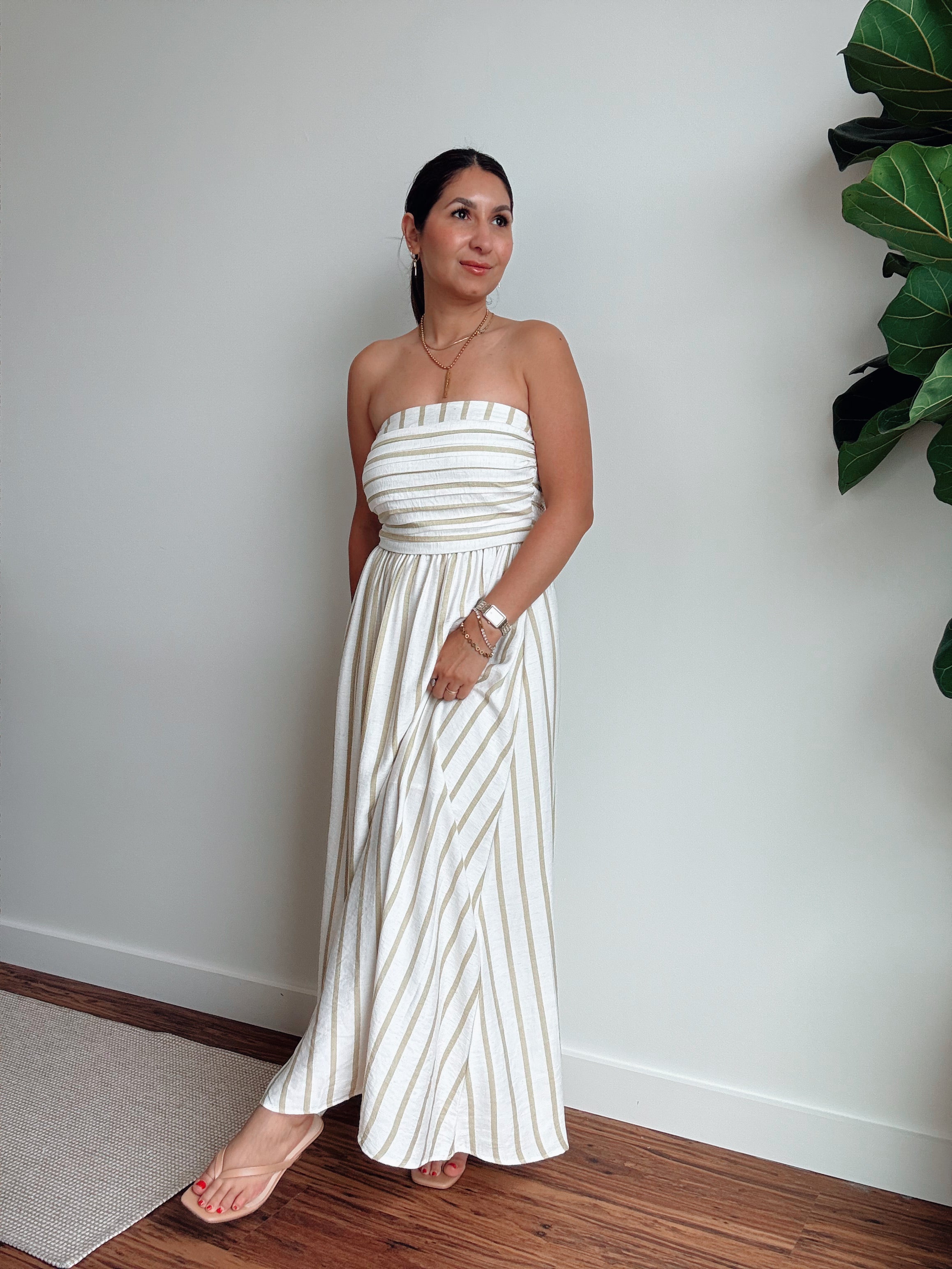 striped strapless dress Maren Midi (Mauve) Small Make a statement and turn heads with this timeless piece that effortlessly combines style and sophistication. Sage Strapless Striped Dress Large