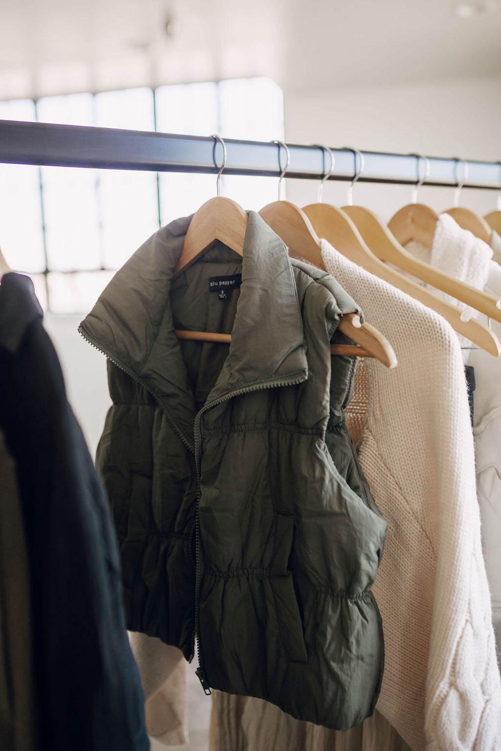 Cropped cargo puffer vest Olive