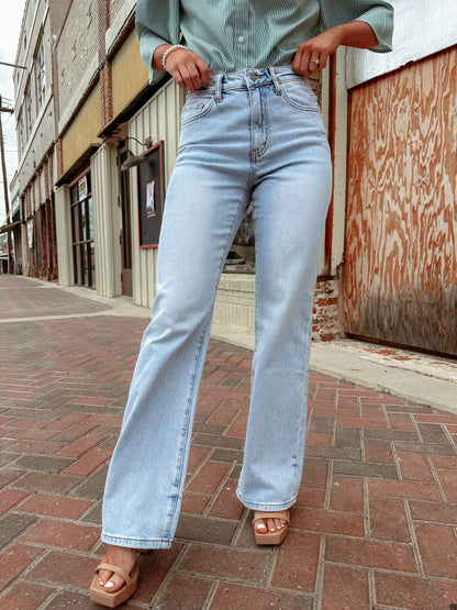 Leslie Clean Straight Flare Jeans
