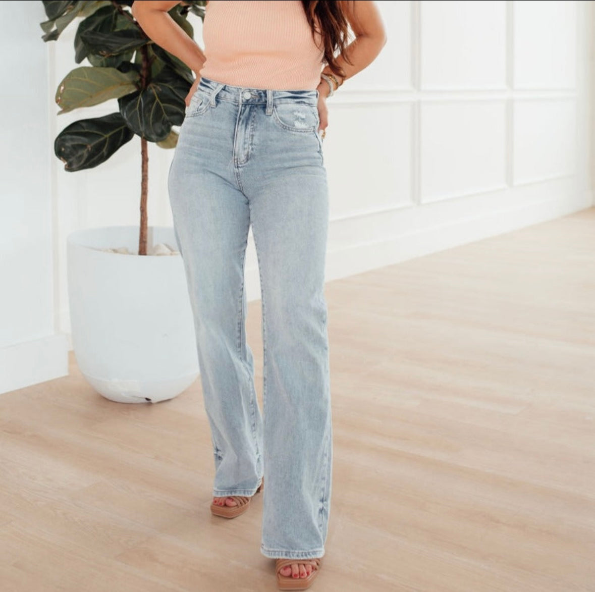 Leslie Clean Straight Flare Jeans