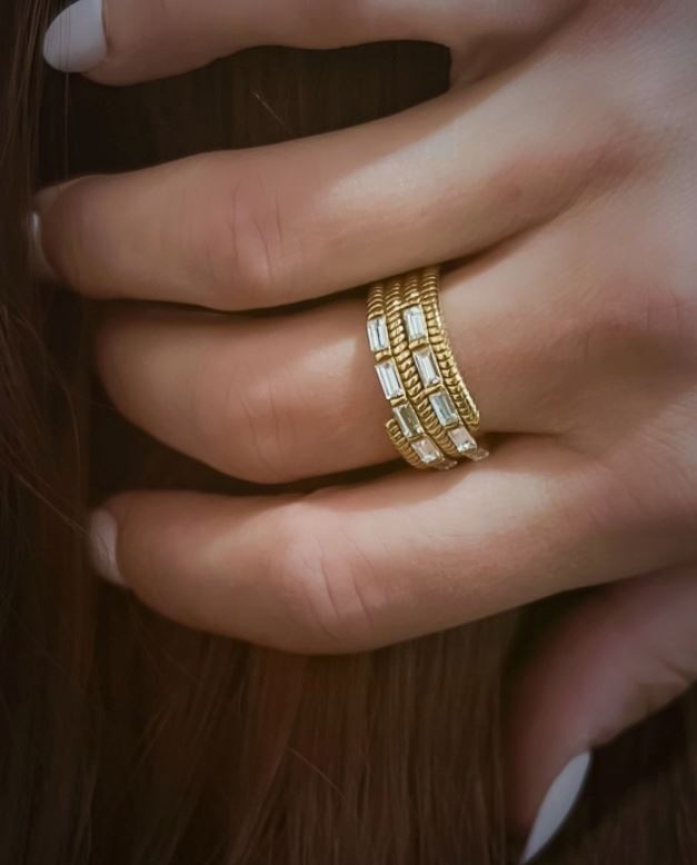 Vaquera Crystal Gold Ring